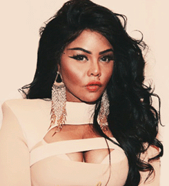 Lil' Kim Reveals She's Pregnant