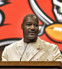 Bucs To Induct Derrick Brooks Into Ring Of Honor