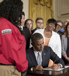 Obama Signs Order Easing Student Loan Payments