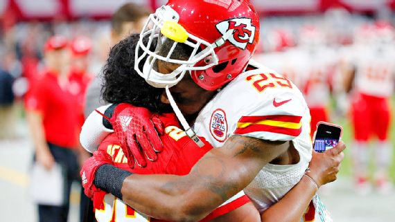 Eric Berry Makes Emotional Return To The Field Against Cardinals