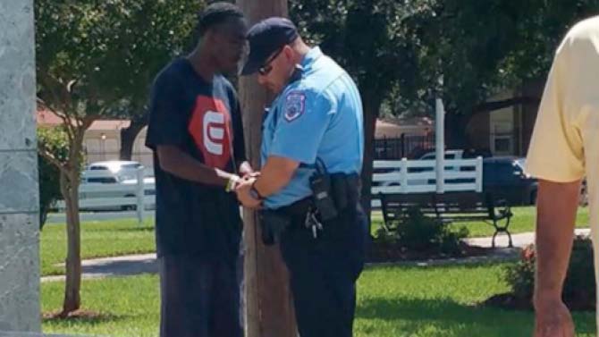 Texas Man Praying With Officer That Arrested Him Years Ago Goes Viral