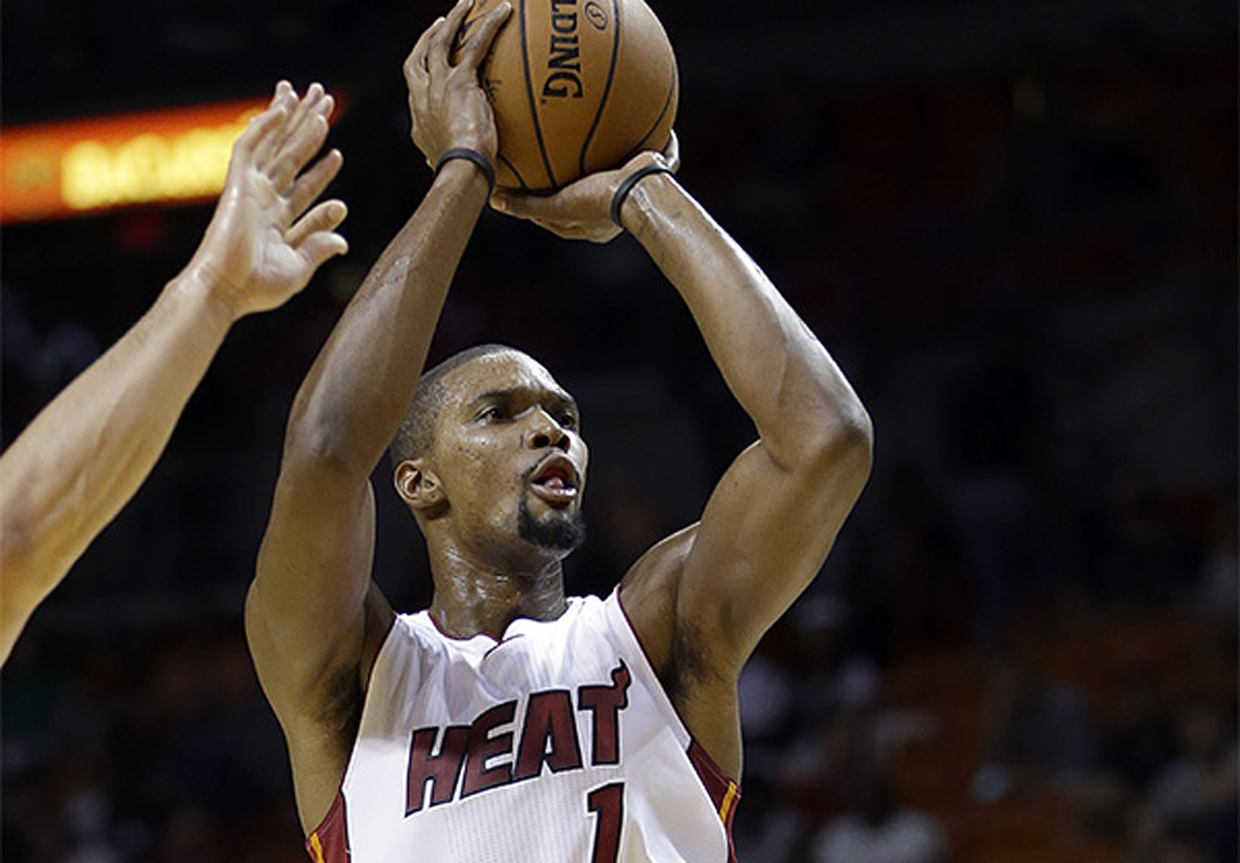 Bosh returns, Heat top Hornets 104-94 in season opener
