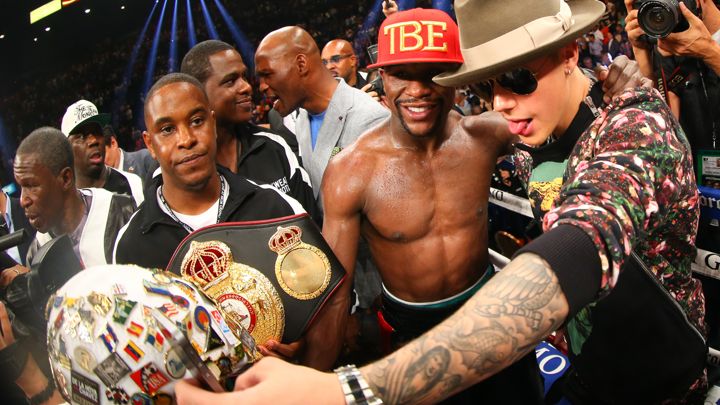Justin Bieber Says Floyd Mayweather's Critics Are 'Stupid'
