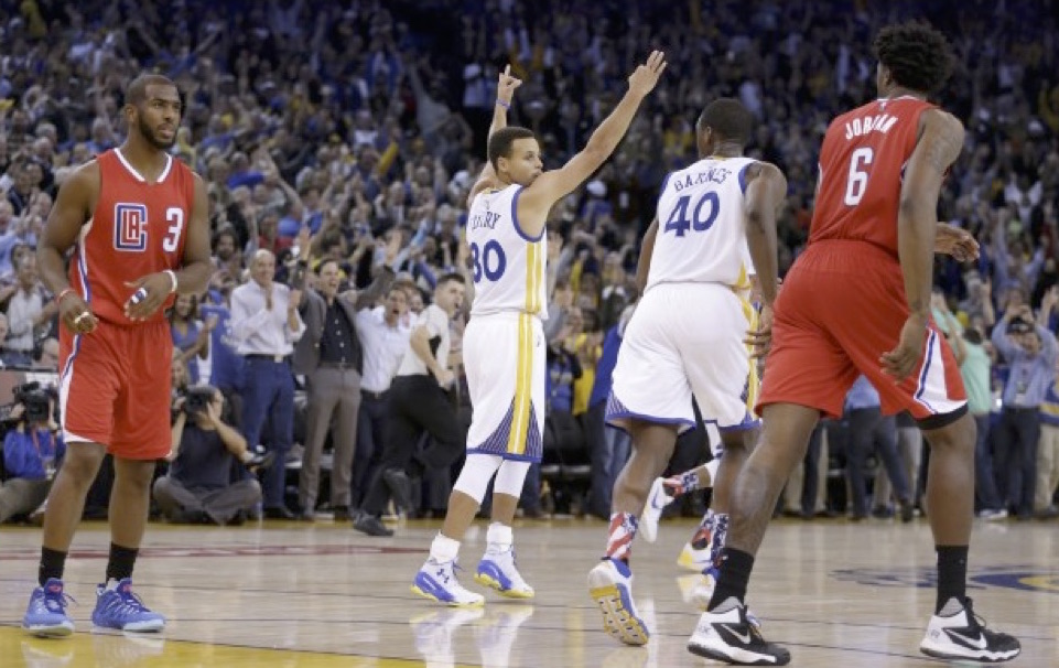 Steph Curry Shows Why He Is Still #1; Undefeated Warriors Clip Clippers