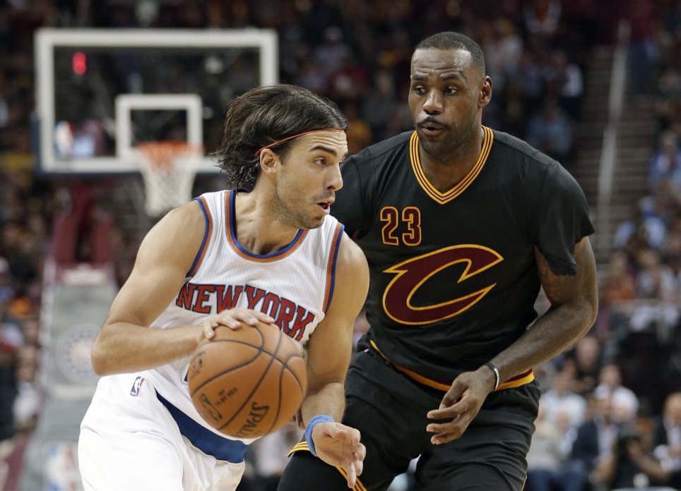LeBron Rips His Sleeves Off In Win Against Knicks