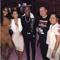 Floyd Mayweather Took 150 Friends To N9NE Steakhouse For Birthday Meal