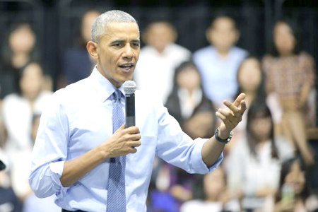 Young Vietnamese Rapper Performs A Few Bars To President’s Beat Box Rhythm