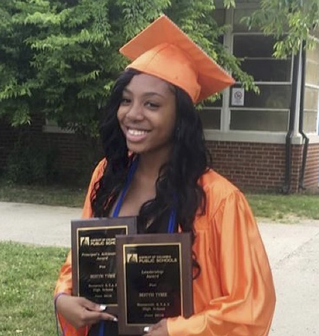 Homeless Teen Graduates 2 Years Early And Receives Full College Scholarship