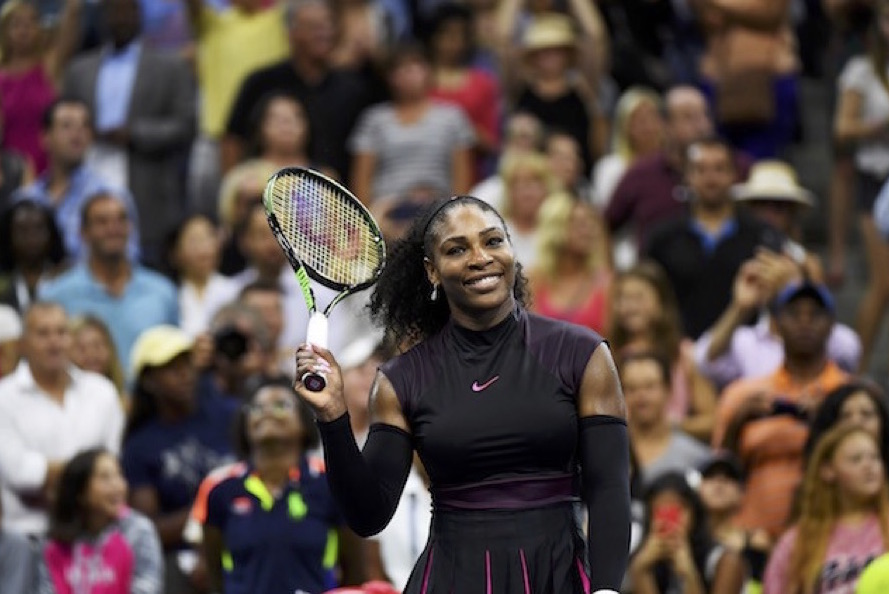 Serena Williams Advances In The U.S. Open With A Sore Shoulder