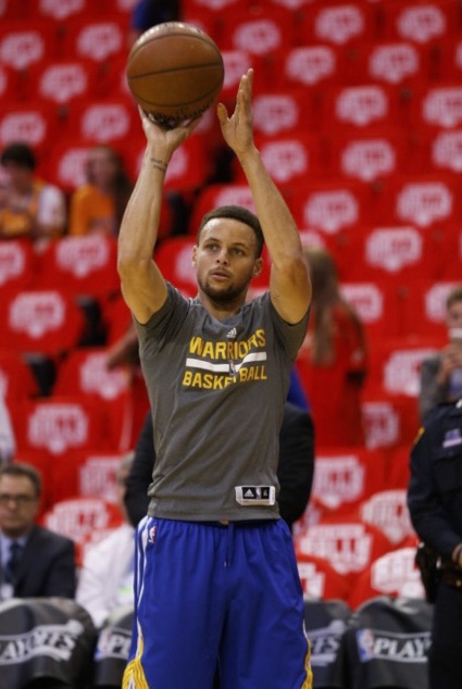 Steph Curry Breaks NBA Record For The Most 3-Pointers