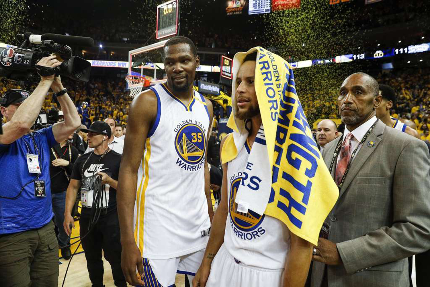 Stephen Curry, Warriors Overcome 25-Point Deficit For Game 1 Win Over Spurs