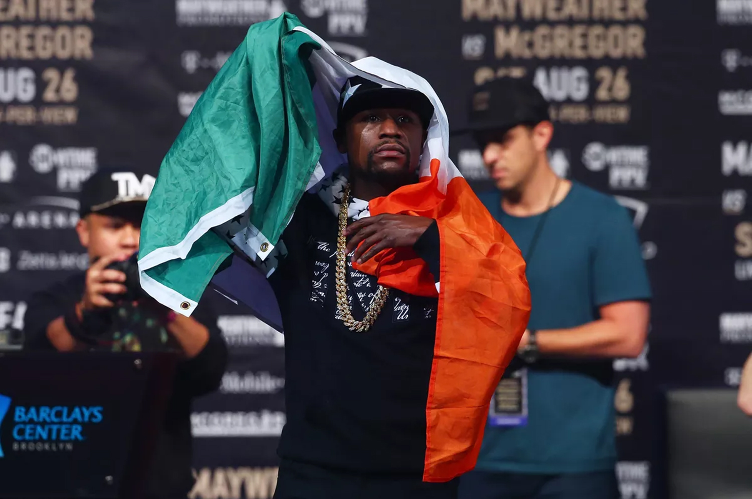 Floyd Mayweather Reacts To Conor McGregor KO Rumors, Says He’s Been Talking To Vargas