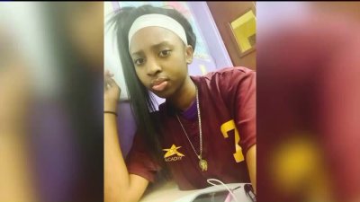 Hotel Employee Demonstrates That There Was No Way Young Woman Locked Herself Inside Freezer