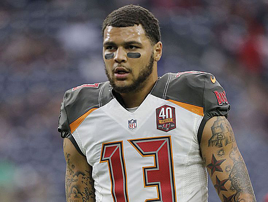 Mike Evans Apologizes To Marshon Lattimore For Charging Him In Week 9 Incident