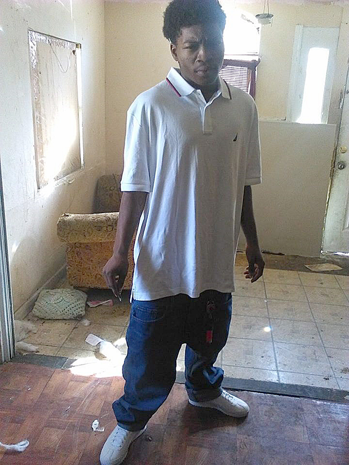 Man Found In Alley Dies Of Gunshot Wounds