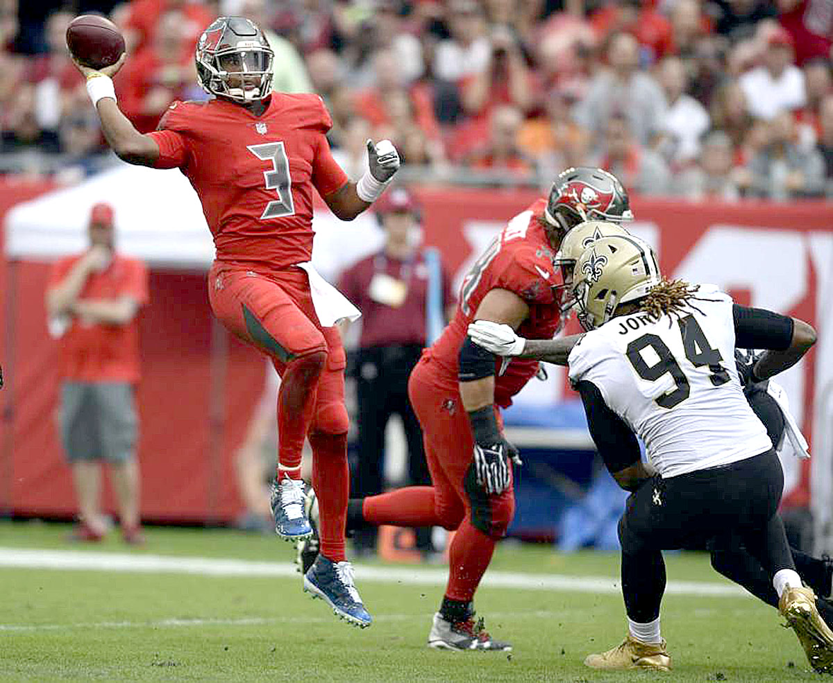 Brees Leads 2nd-Half Comeback To Beat Buccaneers 28-14