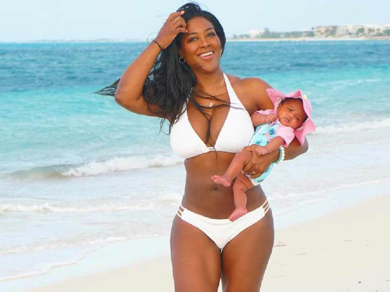 KENYA MOORE SHOWS OFF HER SNAPBACK GAME WITH HOT PICS FOR HER 48TH BIRTHDAY