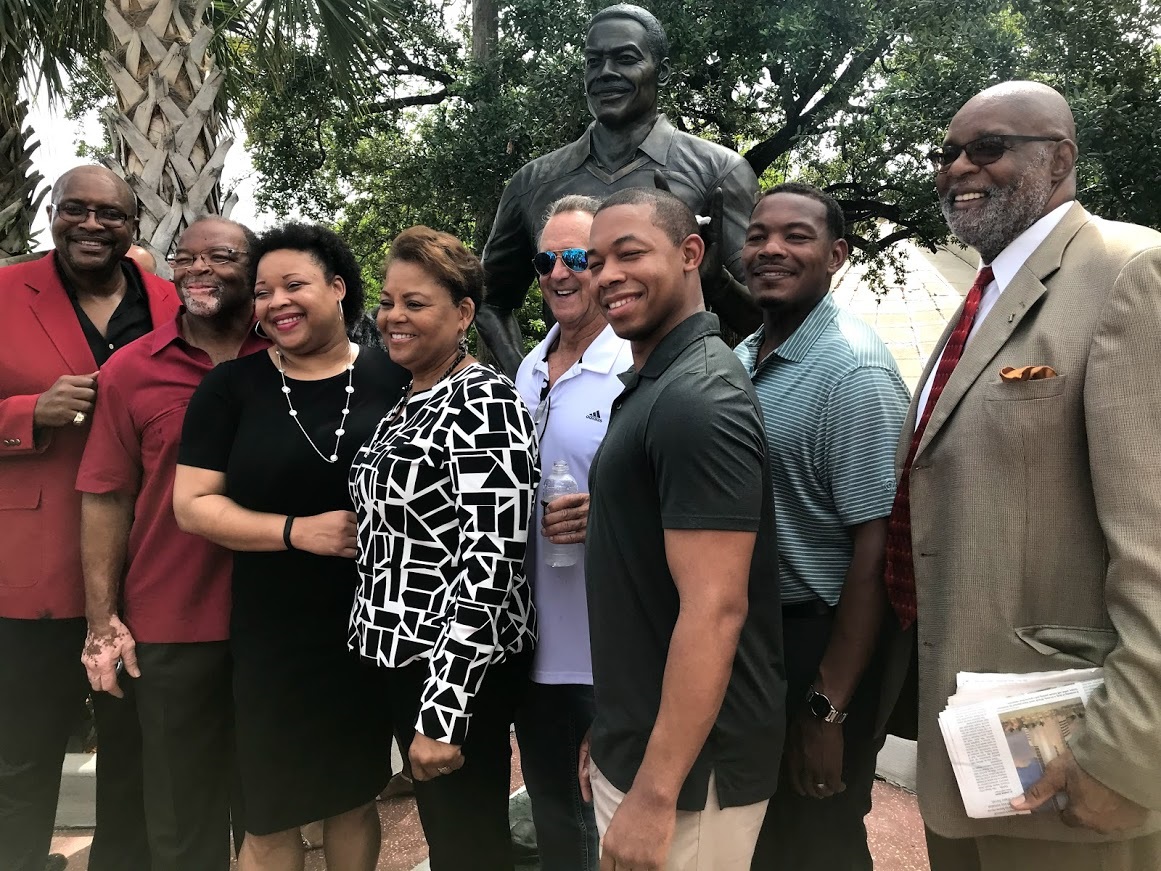 Front Page - Lee roy Selmon statue