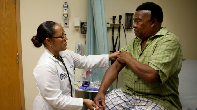 104163971-GettyImages-484931469-obamacare