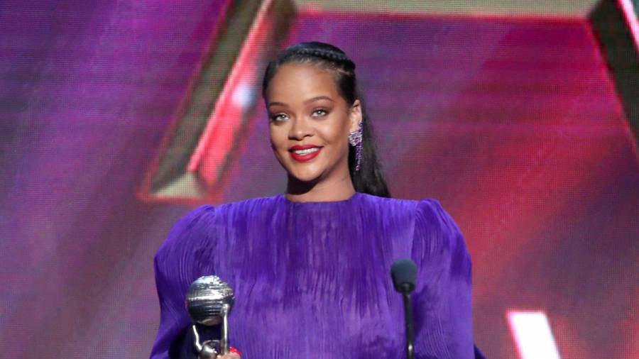 20200623-rihanna-900x506