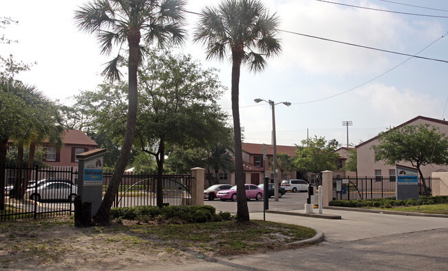Oakhurst Apartments