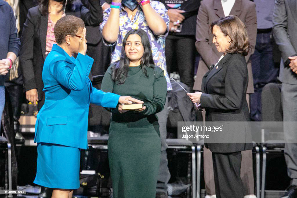 LOS ANGELES, CA - DECEMBER 11: Mayor-elect Karen Bass is sworn in as the 43rd Mayor of Los Angeles by Vice President Kamala Harris at the inauguration ceremony on Sunday, Dec. 11, 2022 in Los Angeles, CA. (Jason Armond / Los Angeles Times via Getty Images)