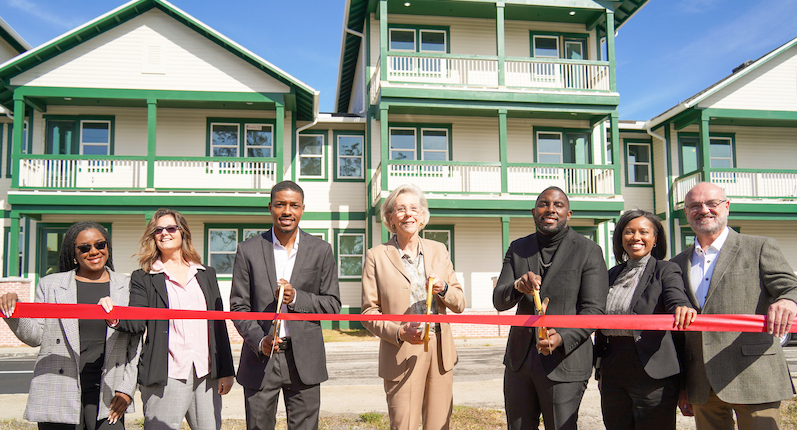 MAYOR JOINS TAMPA DEVELOPERS AT RIBBON CUTTING CEREMONY